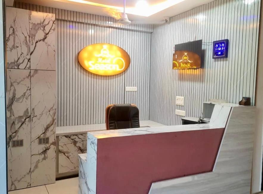 Hotel Season Ahmadábád Kültér fotó